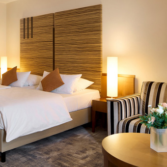 DeLuxe-Zimmer Detailansicht vom Zimmer ins Bad